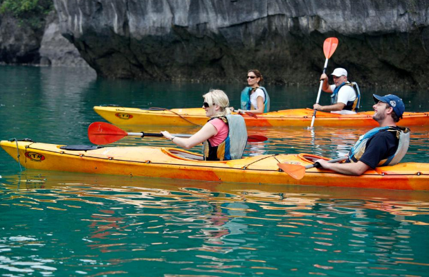 Kayaking in Lan Ha Bay